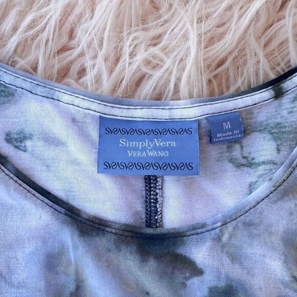 Women’s Medium Sleeveless Blouse - Picture 2 of 4